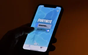 Το Fortnite της Epic Games επιστρέφει στο Google Play Store των ΗΠΑ, καθώς το δικαστήριο ανακάλεσε εν μέρει τους περιορισμούς που κέρδισε στο iOS Το Fortnite της Epic Games επιστρέφει στο Google Play Store των ΗΠΑ, καθώς το δικαστήριο ανακάλεσε εν μέρει τους περιορισμούς που κέρδισε στο iOS