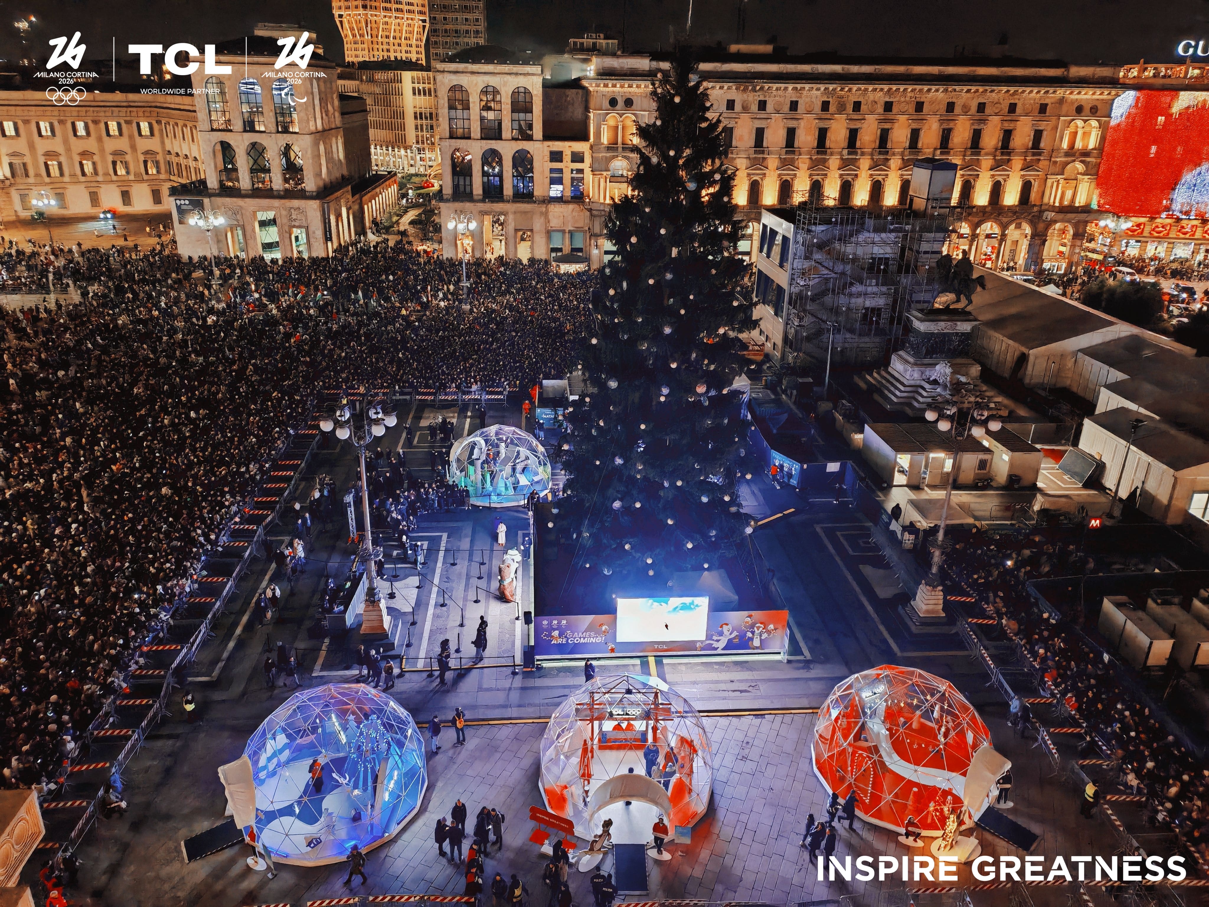 TCL άναψε το Χριστουγεννιάτικο δέντρο του Μιλάνου και παρουσίασε κορυφαία TVs όπως την X11 — και δημιούργησε Winter Wonderland με tech-εμπειρία TCL Winter Wonderland, TCL άναψε το Χριστουγεννιάτικο δέντρο του Μιλάνου και παρουσίασε κορυφαία TVs όπως την X11 — και δημιούργησε Winter Wonderland με tech-εμπειρία