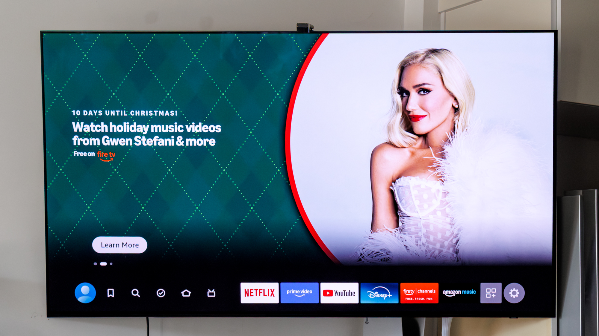 Επίτοιχη ροή τηλεόρασης με Amazon Fire TV Stick 4K Select