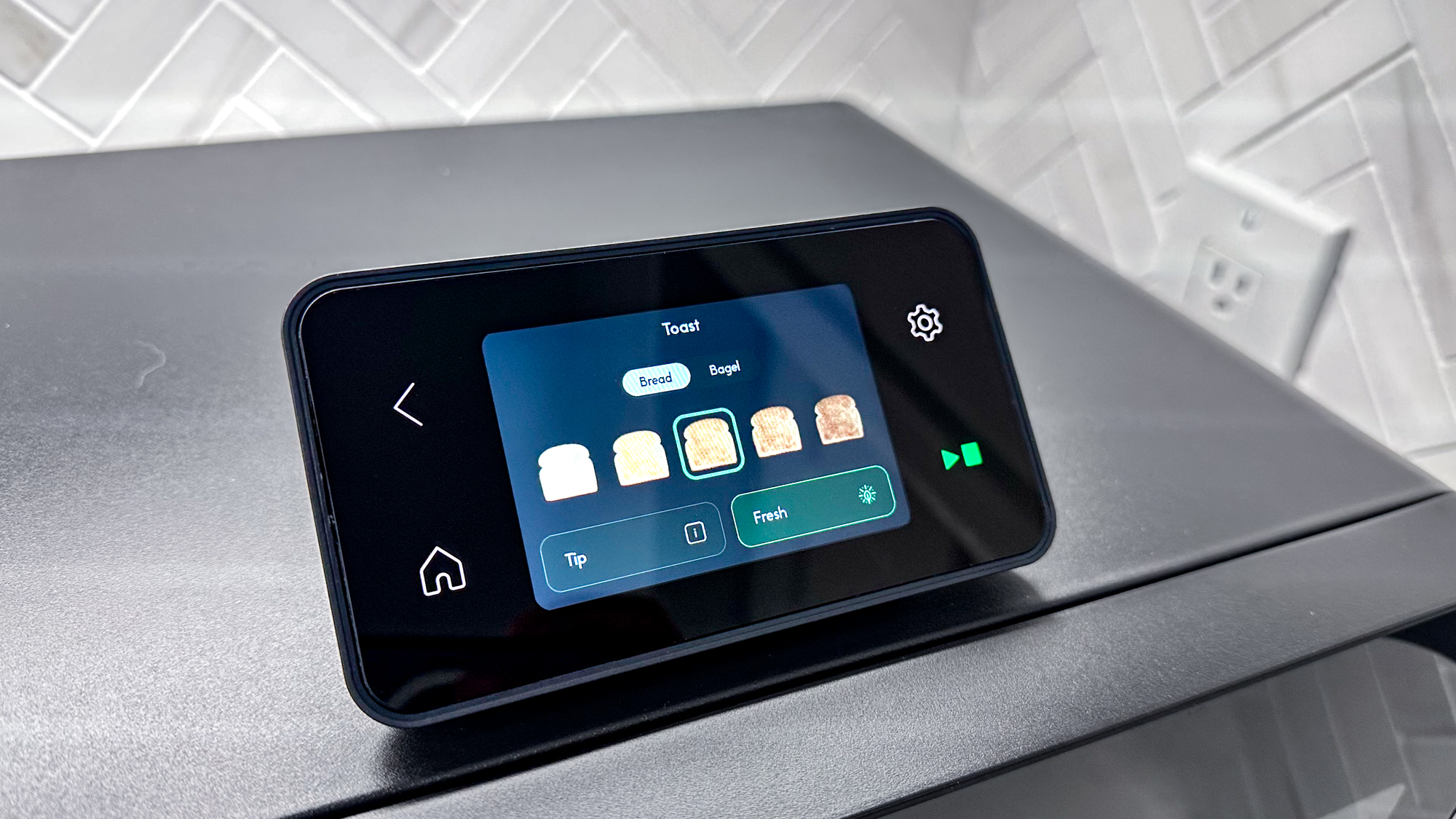 «Ανακαλύψτε τον ChefIQ MiniOven: Η Ανατρεπτική Κριτική του Τομ που Αλλάζει τα Πάντα στη Μαγειρική!» Μίνι Φούρνος CHEF iQ σε πάγκο κουζίνας