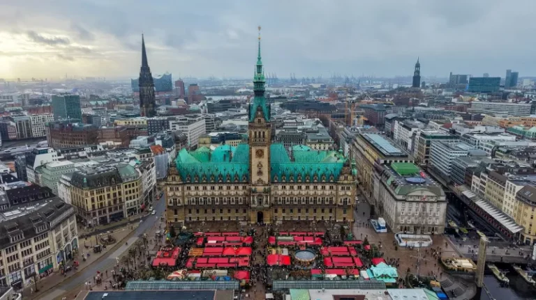 «Ανακαλύψτε το Αμβούργο με τον Happy Traveller: Μην χάσετε την εκπομπή στις 27 Δεκεμβρίου στις 16:50 στον ΣΚΑΪ!»
