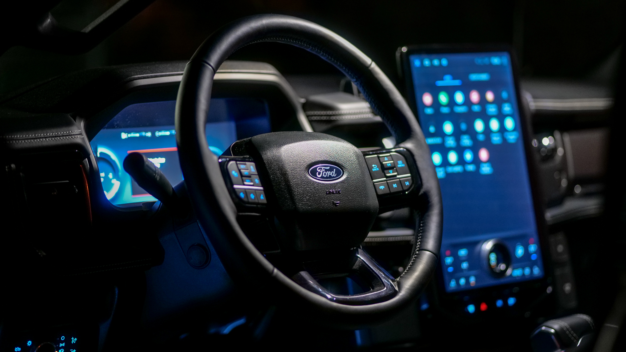 Δοκίμασα το Ford F-150 Lightning για μια εβδομάδα – Αυτό το αμιγώς ηλεκτρικό pickup θα σας αφήσει άφωνους! Τιμόνι Ford F-150 Lightning 2025.