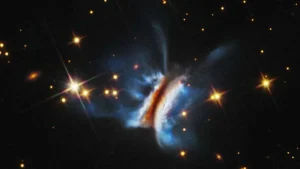Το Hubble εντοπίζει μια τεράστια σταγόνα σε σχήμα σάντουιτς στο βαθύ διάστημα