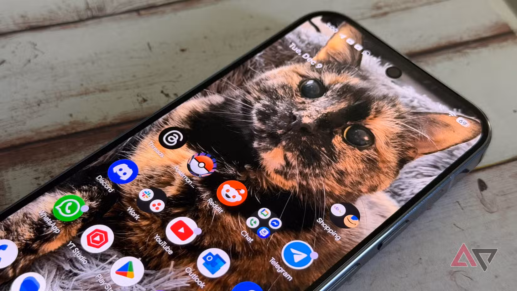 Χρησιμοποίησα το Google Pixel 10 Pro και το Samsung Galaxy S25+ και δεν καταλαβαίνεις πόσο διαφορετικά είναι μέχρι να είναι στην τσέπη σου Η αρχική οθόνη εμφανίζεται στο Google Pixel 10 Pro