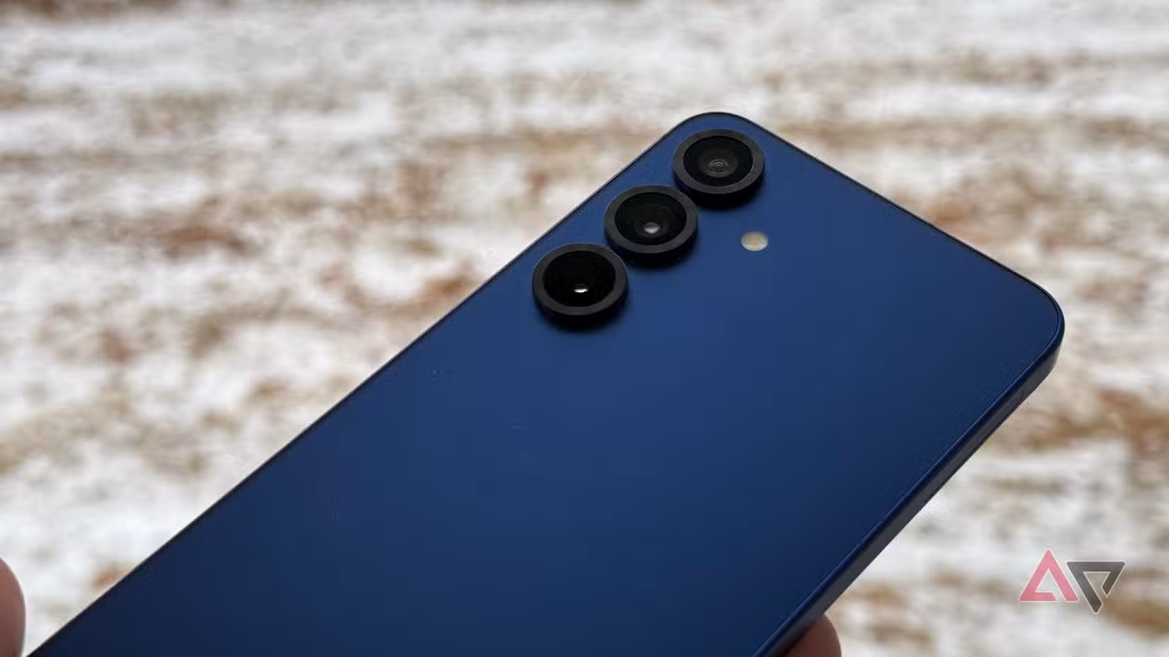 Χρησιμοποίησα το Google Pixel 10 Pro και το Samsung Galaxy S25+ και δεν καταλαβαίνεις πόσο διαφορετικά είναι μέχρι να είναι στην τσέπη σου Συστοιχία κάμερας στο Galaxy S25+