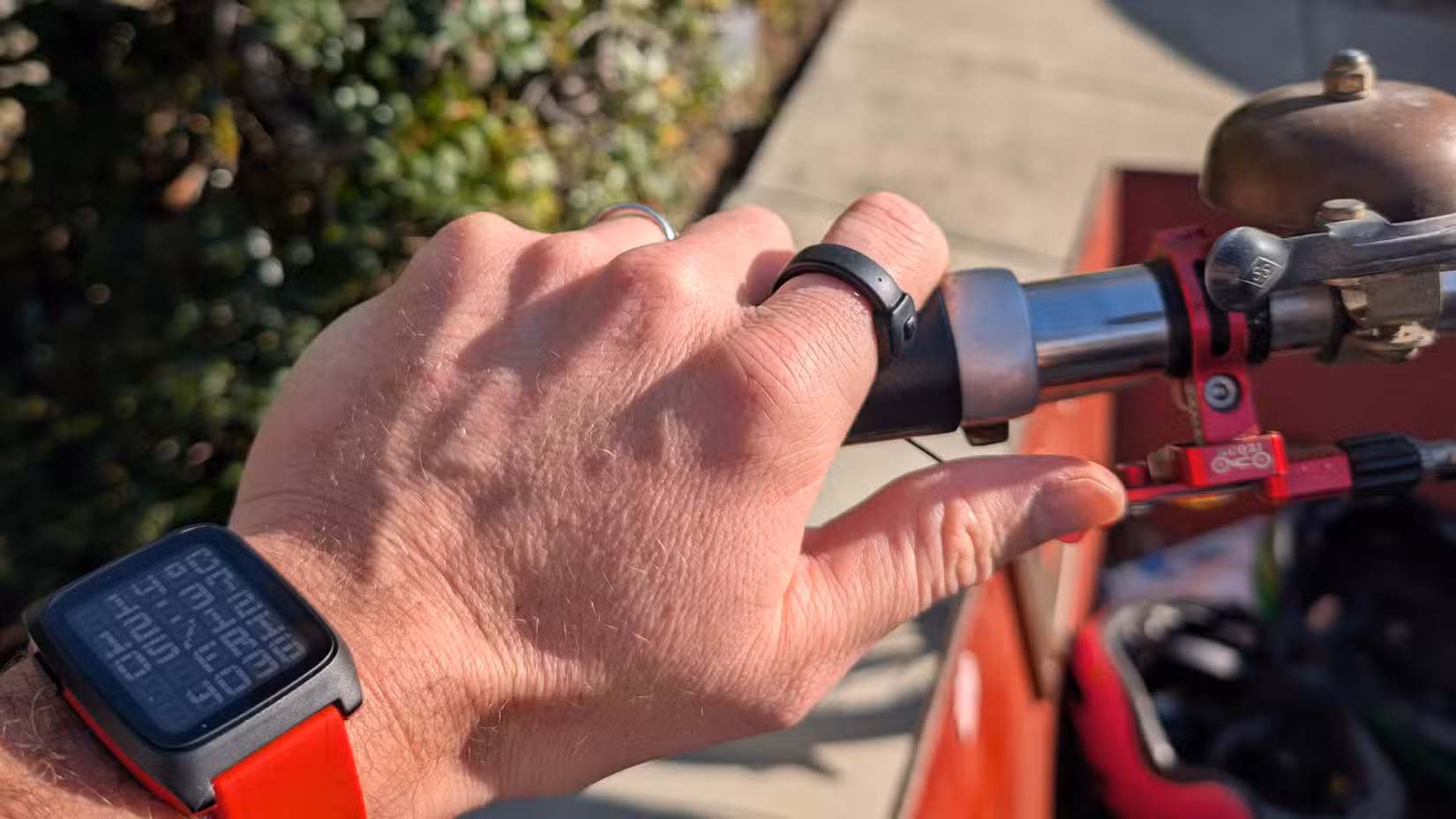 Γιατί ο Eric Migicovsky έφτιαξε ένα κουμπί για το δάχτυλό του Μια εικόνα τύπου του Pebble Index 01