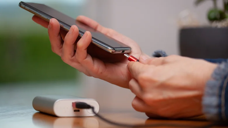 Ανακαλύψτε την Κρυφή Ικανότητα Κάθε Θύρας USB: Πόση Ισχύ πραγματικά σας προσφέρει;