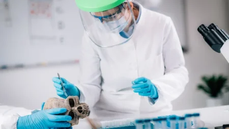 Ανατροπή στη Γενετική: Επιστήμονες Επαναφέρουν Χαμένο Γονίδιο Χρησιμοποιώντας CRISPR – Δείτε Πώς!