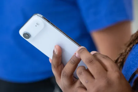 Η υιοθέτηση eSIM βρίσκεται σε άνοδο χάρη στη συμβατότητα ταξιδιών και συσκευών Η υιοθέτηση eSIM βρίσκεται σε άνοδο χάρη στη συμβατότητα ταξιδιών και συσκευών