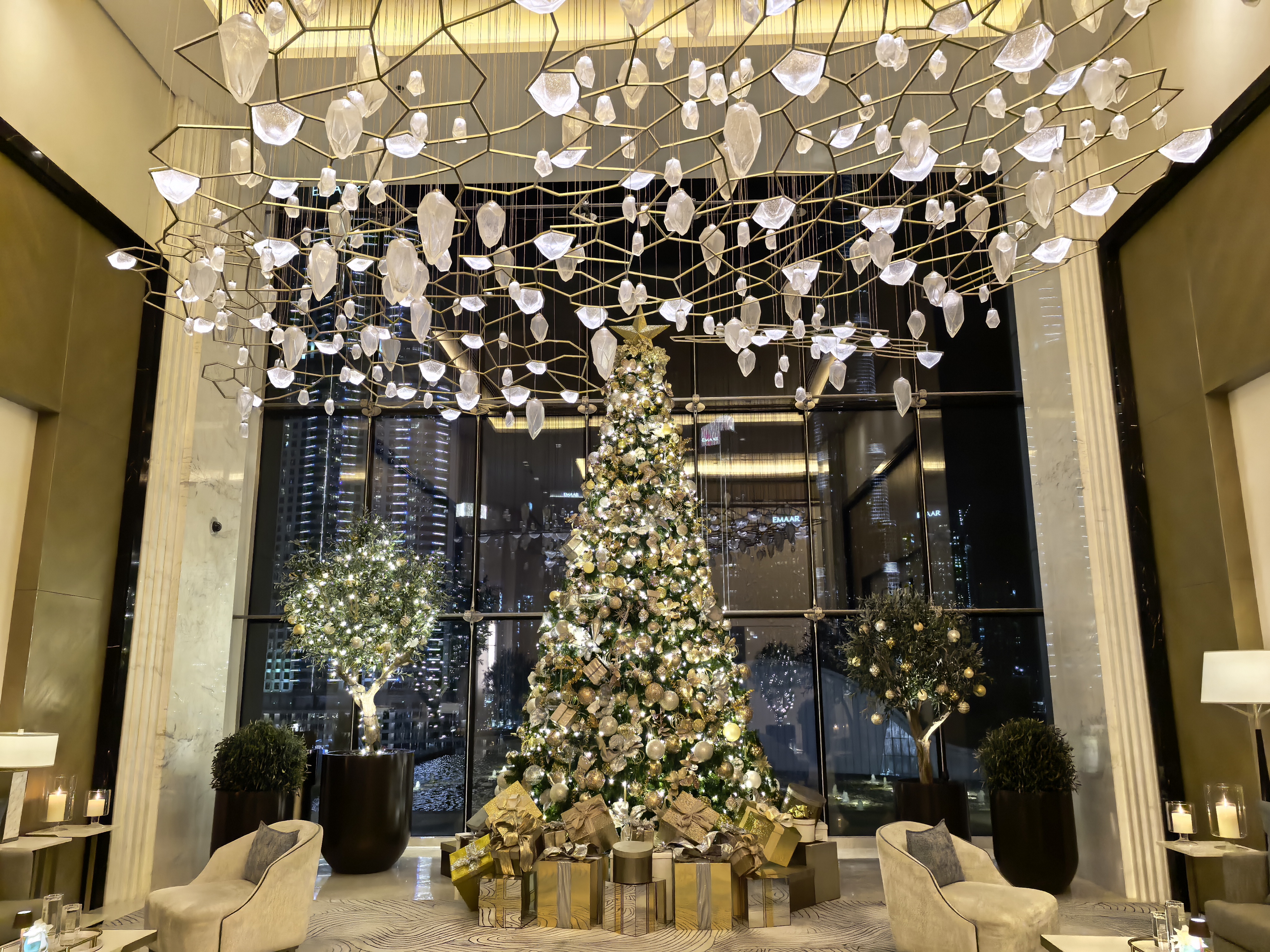 Χρησιμοποίησα το Mate X7 της Huawei για να τραβήξω φωτογραφίες από το ψηλότερο κτήριο στον κόσμο και είμαι πεπεισμένος ότι αυτό το πτυσσόμενο έχει τις καλύτερες κάμερες Δοκιμή κάμερας Huawei Mate X7 στο Ντουμπάι