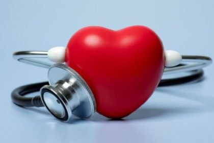 «Αυτός είναι ο Σοκαριστικός Λόγος που Αυξάνονται τα Καρδιακά Εμφράγματα στις Γιορτές – Μάθετε Τώρα!»