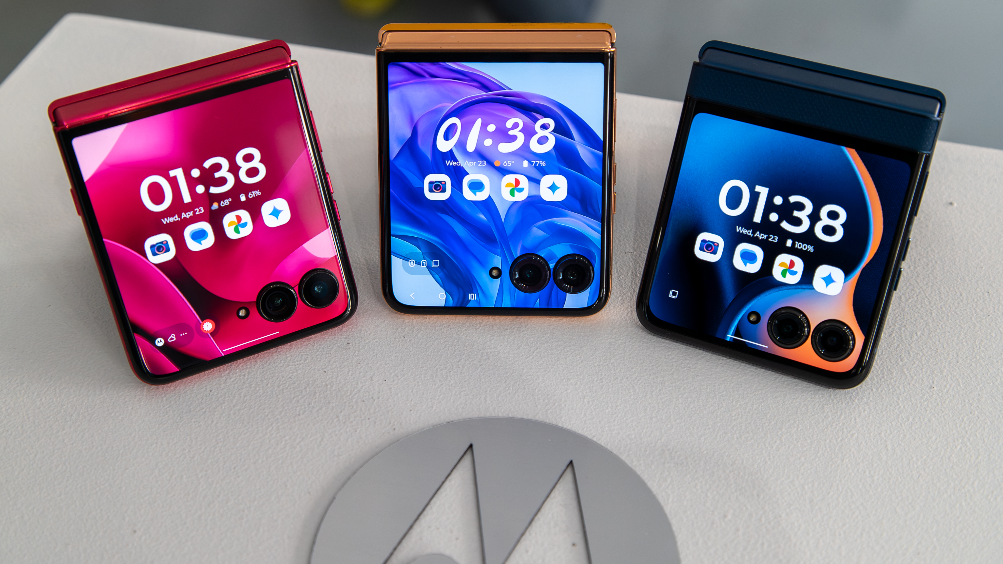 Το στάδιο είναι έτοιμο για ένα πολύ καλύτερο Motorola Razr Ultra το 2026 και ανυπομονώ να δω πώς θα βελτιώσει το αναμφισβήτητα καλύτερο flip phone του 2025. Δείτε πώς το Galaxy Z Flip 7 και οι τρέχουσες τάσεις στα smartphone μπορούν κυριολεκτικά να βοηθήσουν στη διαμόρφωση του επόμενου Razr Το Razr Ultra 2025 με τα Razr Plus 2025 και Razr 2025