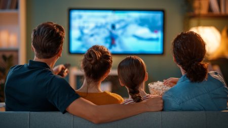 Η τηλεοπτική τάση που αντικαθιστά τις Premium υπηρεσίες ροής