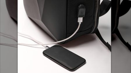 Γιατί ορισμένα σακίδια έχουν θύρες USB; Γιατί ορισμένα σακίδια έχουν θύρες USB;