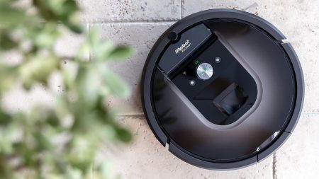 Τα Roombas είναι υπέροχα, αλλά τα έξυπνα χρήματα αγοράζουν μια φθηνότερη ηλεκτρική σκούπα ρομπότ Τα Roombas είναι υπέροχα, αλλά τα έξυπνα χρήματα αγοράζουν μια φθηνότερη ηλεκτρική σκούπα ρομπότ