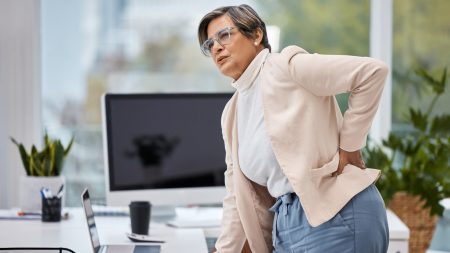 Πείτε αντίο στον πόνο στην πλάτη με αυτά τα πρόσθετα γραφείου και τα gadget