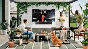 Πείτε αντίο στις τρομερές υπαίθριες τηλεοράσεις με αυτήν την «καταπληκτική» εναλλακτική