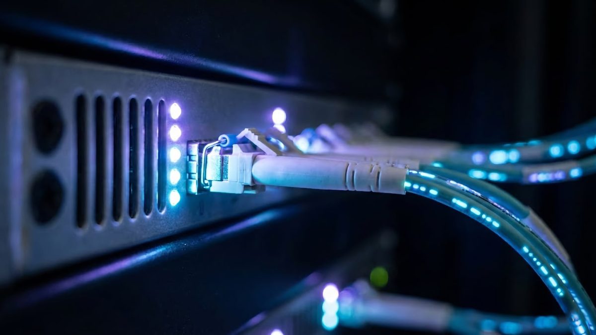 «Απίστευτο: Το 98,7% των επιχειρήσεων είναι online, αλλά μόνο το 8,2% τολμά να επενδύσει στην ΤΝ!»