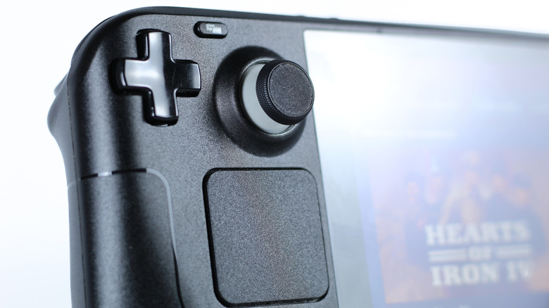 Ένα κοντινό πλάνο ενός πίνακα ελεγκτή Steam Deck