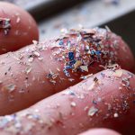 Σοκάρουν οι αποκαλύψεις: Τα μικροπλαστικά μπορεί να επηρεάσουν την υγεία των παιδιών σας!