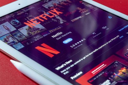 «ΣΟΚ! Netflix Αγοράζει τη Warner Bros με 72 δισ. – Ποιες οι συνέπειες για τη βιομηχανία του θεάματος;» «ΣΟΚ! Netflix Αγοράζει τη Warner Bros με 72 δισ. – Ποιες οι συνέπειες για τη βιομηχανία του θεάματος;»