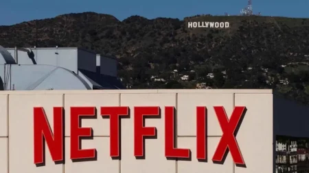 Σοκ στο Χρηματιστήριο: Η μετοχή του Netflix καταρρέει λόγω της κρίσιμης συμφωνίας με την Warner Bros! Σοκ στο Χρηματιστήριο: Η μετοχή του Netflix καταρρέει λόγω της κρίσιμης συμφωνίας με την Warner Bros!