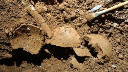 «Ανατριχιαστική ανακάλυψη: Ο σκελετός της Εποχής του Χαλκού αποκαλύπτει τη φρικτή αλήθεια της αιμομιξίας πατέρα-κόρης!»