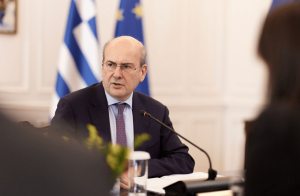 «Σήμερα οι αγρότες κερδίζουν 490 εκατομμύρια! Πώς το ανακοίνωσε ο Χατζηδάκης;»