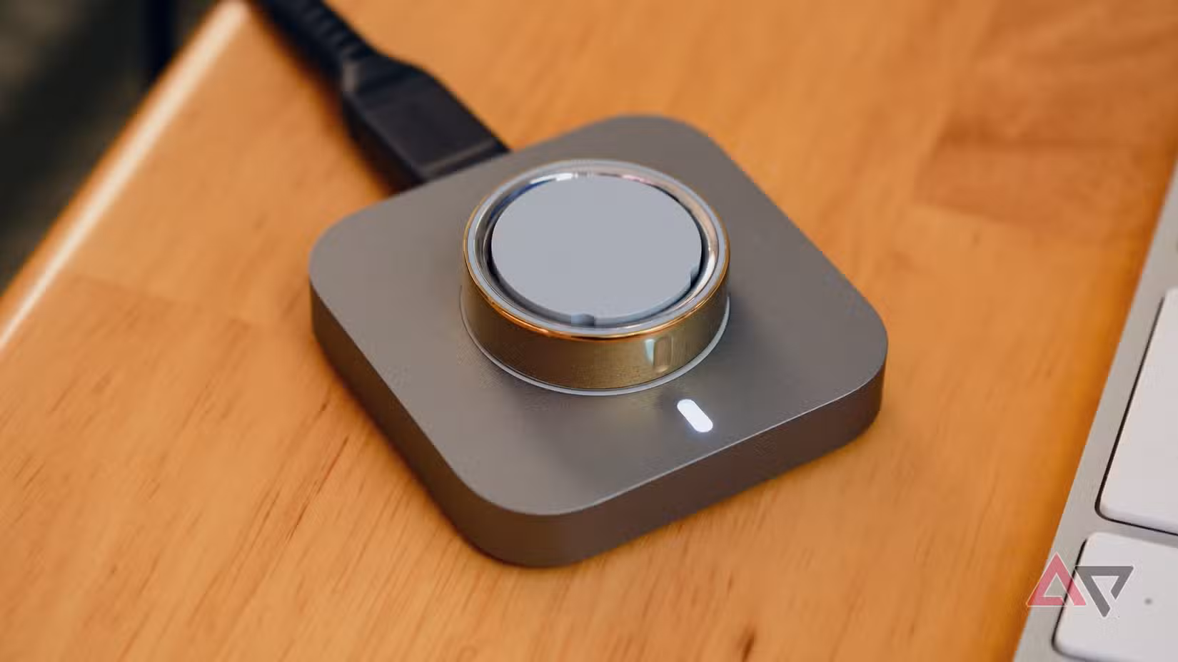 Η Oura ανταποκρίνεται στις ανησυχίες για την ασφάλεια μετά από αναρτήσεις στο Reddit που δείχνουν καμένα έξυπνα δαχτυλίδια Oura-ring-4-charger