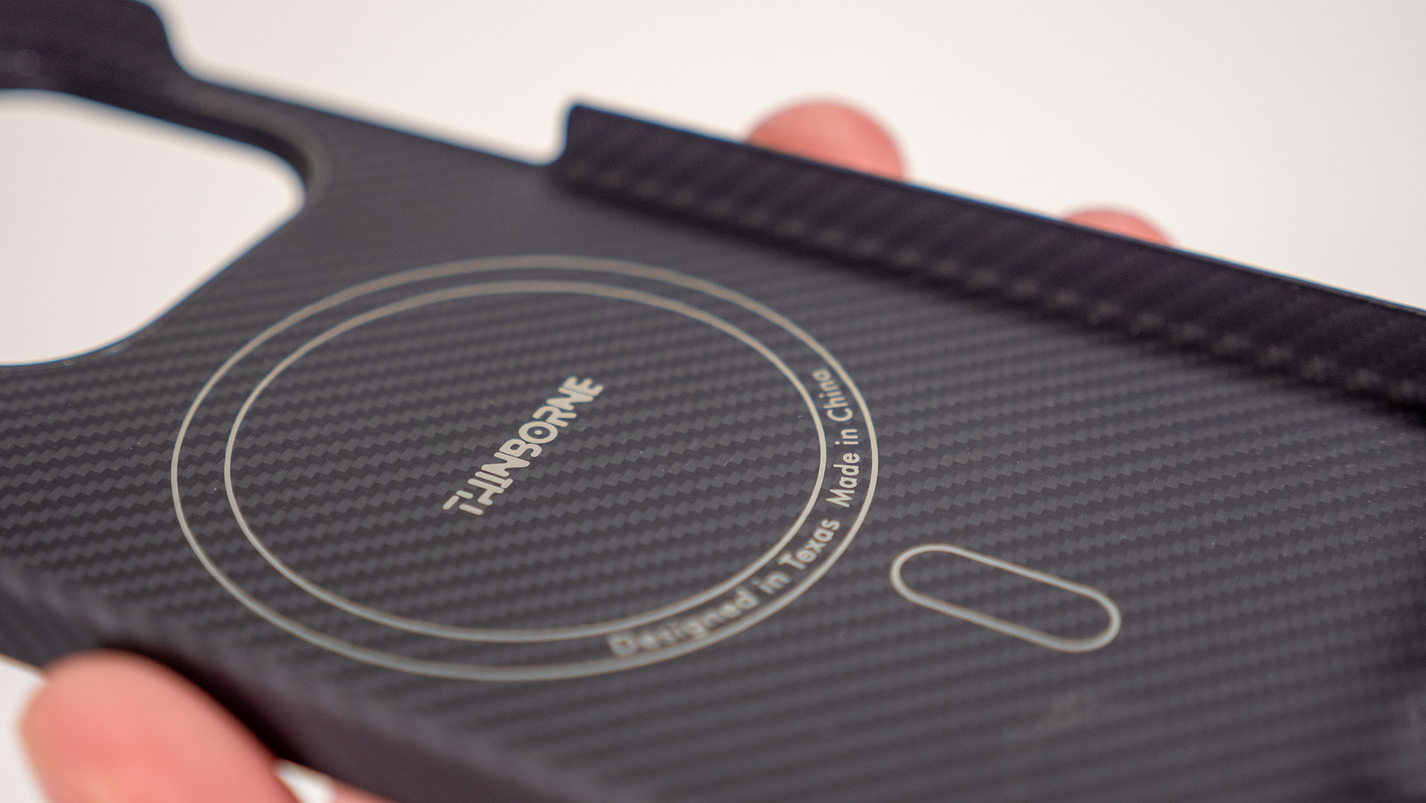 Αυτή η μινιμαλιστική θήκη διόρθωσε σχεδόν κάθε πρόβλημα που είχα με τη σχεδίαση του OnePlus 15 και τώρα είναι επιτέλους διαθέσιμη μαζί με το τηλέφωνο Η θήκη Thinborne για το OnePlus 15