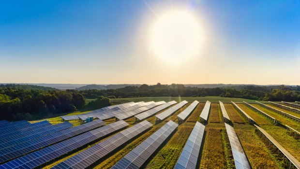 «Σκηνές από Γκρίζο Ορίζοντα: Η ΕΕ στο Χείλος της Αποτυχίας για τις Ανανεώσιμες Πηγές Ενέργειας!» «Σκηνές από Γκρίζο Ορίζοντα: Η ΕΕ στο Χείλος της Αποτυχίας για τις Ανανεώσιμες Πηγές Ενέργειας!»