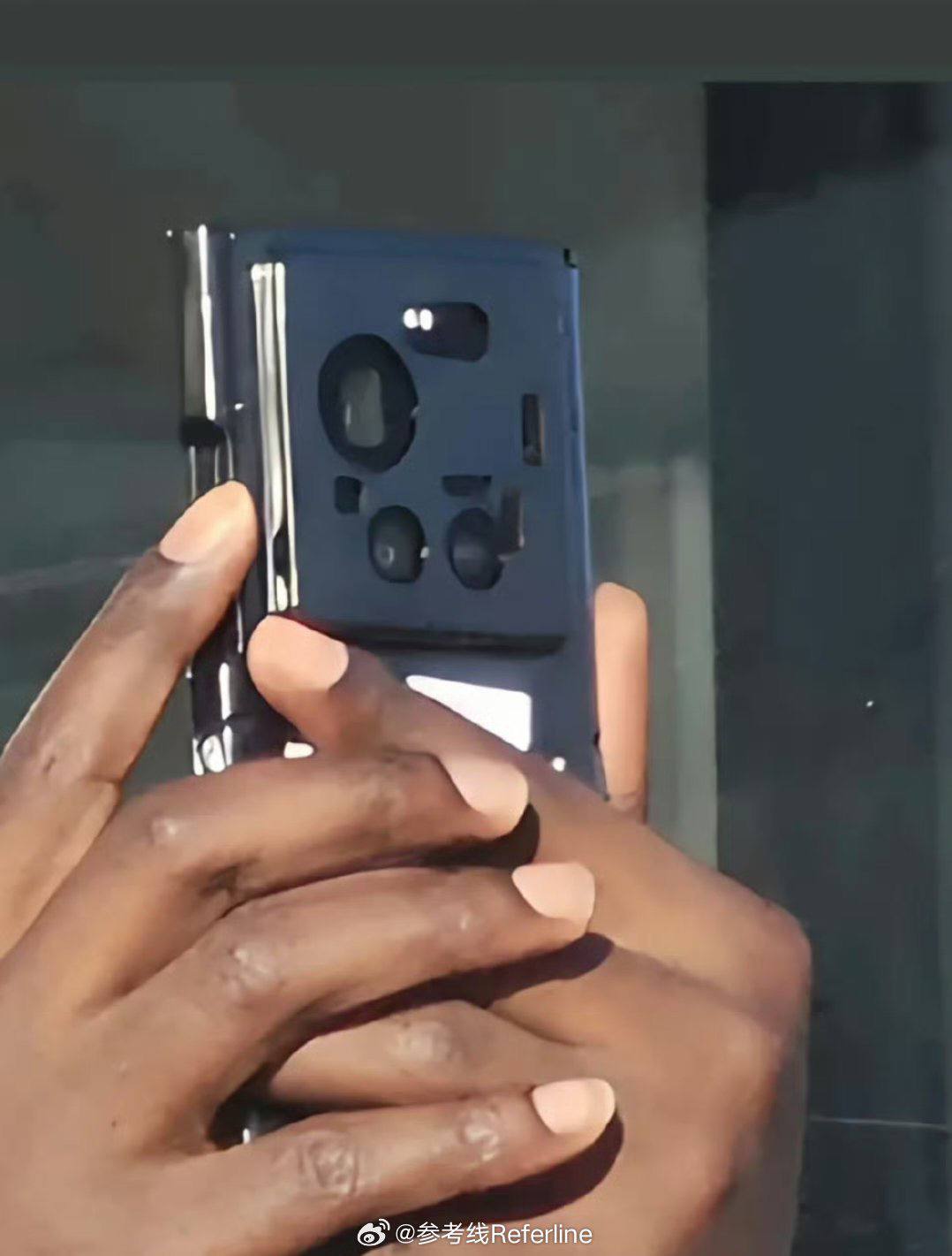 Οι κατασκοπευτικές φωτογραφίες του Xiaomi 17 Ultra αποκαλύπτουν τολμηρή νέα αλλαγή σχεδίασης κάμερας 2 φωτογραφία 2025 12 04 12 25 00