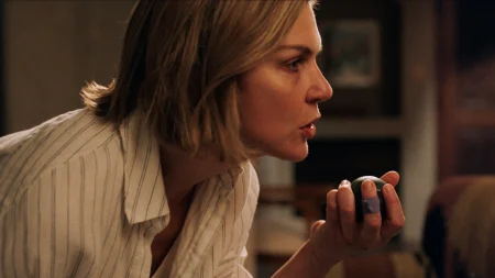 «Η σειρά Pluribus ανακοινώνει το πρόωρο φινάλε της στο Apple TV - Μάθε γιατί αποφεύγει τη χριστουγεννιάτικη «σύγκρουση»!»