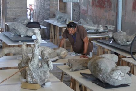 «Αποκαλύπτεται: Γιατί οι κάτοικοι της Πομπηίας φορούσαν βαριά ρούχα την ώρα της κατάρρευσης του Βεζούβιου; Η αλήθεια θα σας σοκάρει!»