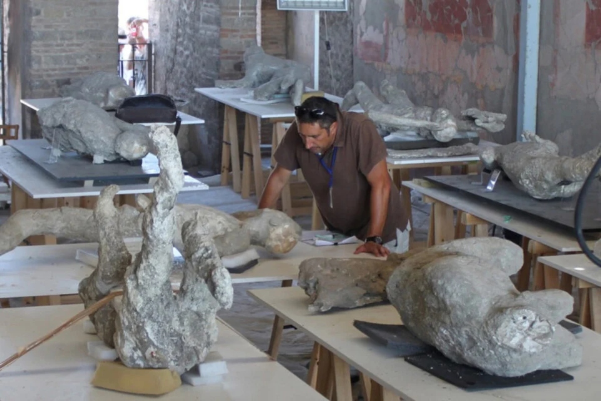 «Αποκαλύπτεται: Γιατί οι κάτοικοι της Πομπηίας φορούσαν βαριά ρούχα την ώρα της κατάρρευσης του Βεζούβιου; Η αλήθεια θα σας σοκάρει!»