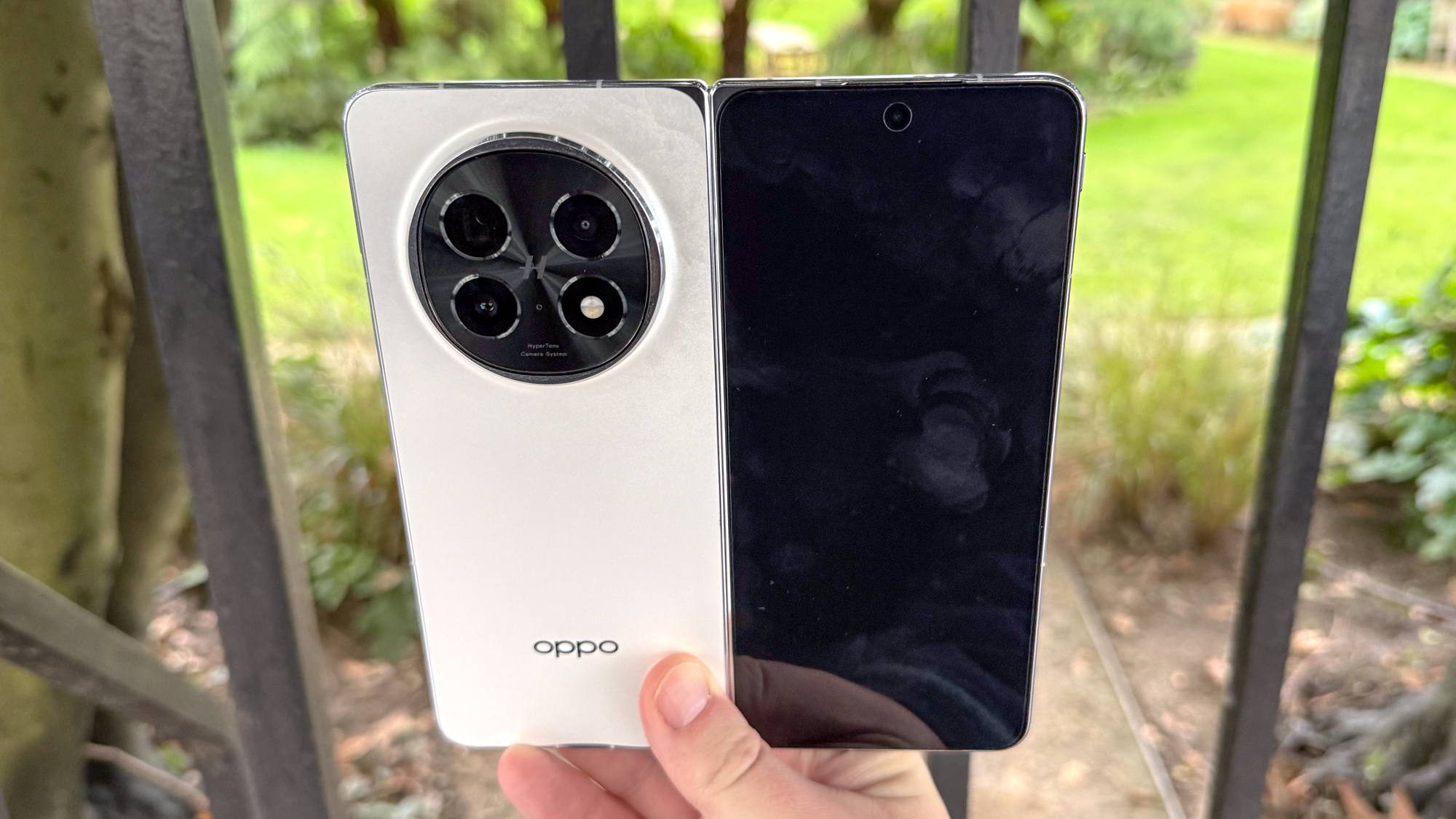 Oppo Find N5 ανοιχτό, από πίσω