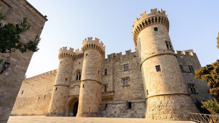 Ανακαλύψτε την Επαναστατική Διαχείριση Τουρισμού που Μεταμορφώνει τη Μεσαιωνική Πόλη της Ρόδου!