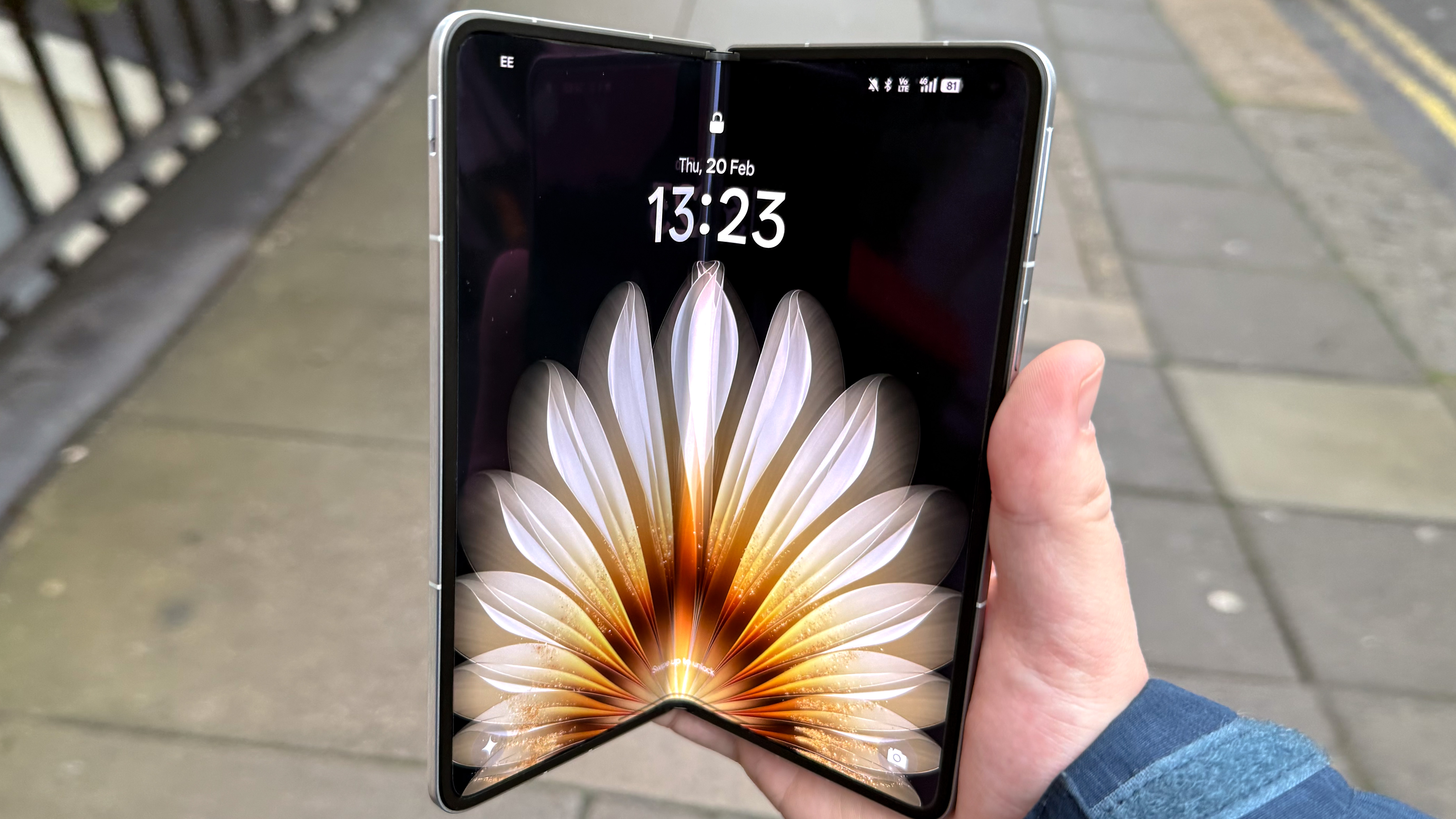 Η κύρια οθόνη Oppo Find N5, μερικώς ανοιχτή