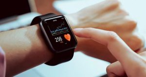 «Έρχονται τα Smartwatches που θα «διαγιγνώσκουν» ασθένειες χάρη στην AI! Μάθε πώς θα επηρεάσουν τη ζωή σου!» «Έρχονται τα Smartwatches που θα «διαγιγνώσκουν» ασθένειες χάρη στην AI! Μάθε πώς θα επηρεάσουν τη ζωή σου!»