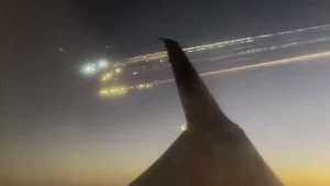 Σκηνές πίστευτης ανησυχίας: Συντρίμμια του Starship προκάλεσαν κίνδυνο για τρία αεροπλάνα! Δείτε το ανατριχιαστικό βίντεο!