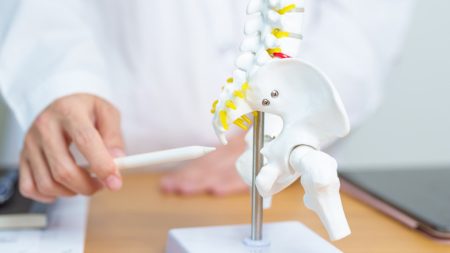 «Ανακαλύψτε τα Μυστικά της Κύστης Κόκκυγα: Αίτια, Συμπτώματα και η Θεραπεία που θα αλλάξει τα Πάντα!»