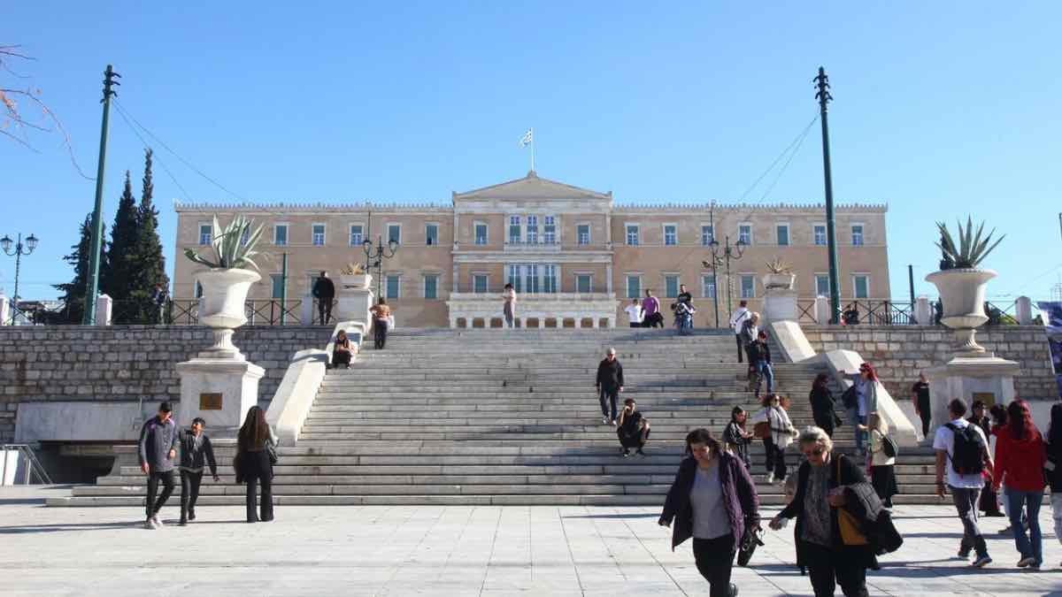 «Ανατροπές έρχονται: Τι να περιμένουμε για μισθούς, ακρίβεια και επενδύσεις!» «Ανατροπές έρχονται: Τι να περιμένουμε για μισθούς, ακρίβεια και επενδύσεις!»