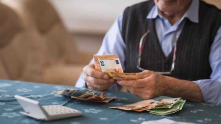 «Συντάξεις Ιανουαρίου 2026: Έρχονται Νωρίτερα και Αυξημένες – Μάθε πώς θα σε επηρεάσουν!»