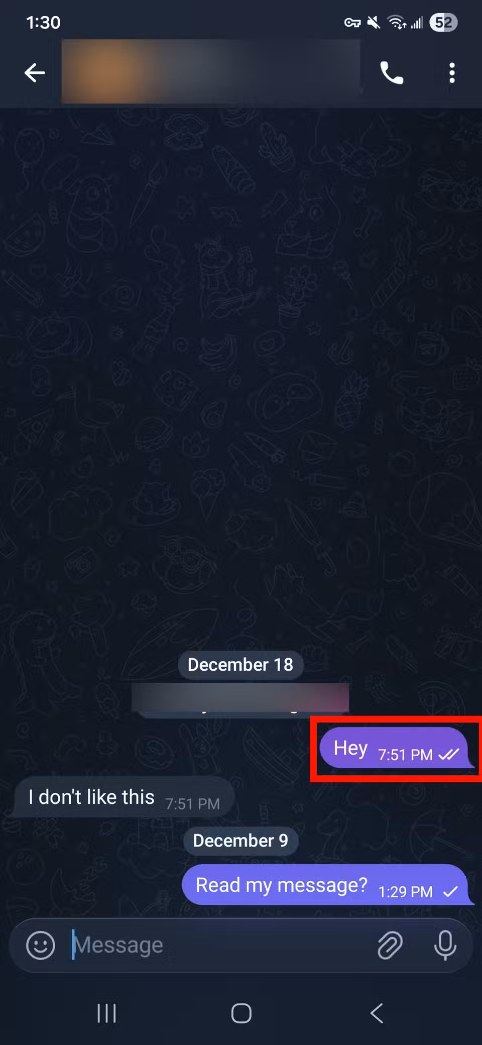 Πώς να μάθετε αν κάποιος διαβάζει τα μηνύματα κειμένου σας στο Android Κόκκινο ορθογώνιο περίγραμμα που υπογραμμίζει την κατάσταση ανάγνωσης ενός μηνύματος τηλεγραφήματος που δείχνει δύο σημάδια ελέγχου ότι το μήνυμα έχει διαβαστεί