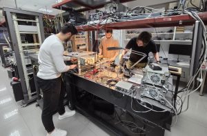 Η Επανάσταση Ξεκινά: Ο Ταχύτερος Φωτονικός Επεξεργαστής Τεχνητής Νοημοσύνης του Κόσμου Έρχεται από το ΑΠΘ! Η Επανάσταση Ξεκινά: Ο Ταχύτερος Φωτονικός Επεξεργαστής Τεχνητής Νοημοσύνης του Κόσμου Έρχεται από το ΑΠΘ!