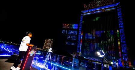 «Απίστευτο! 2.800 drones κάνουν τον ουρανό του Ντουμπάι να μοιάζει με Game Boy!»