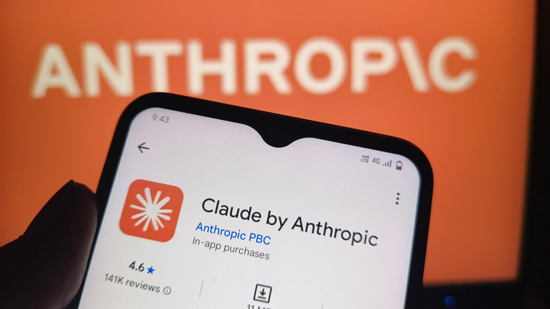 την εφαρμογή Claude by Anthropic σε ένα smartphone με το λογότυπο