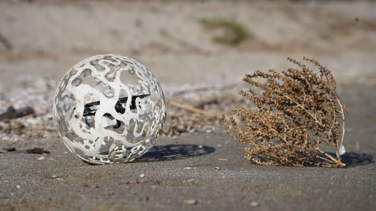 Τα Tumbleweeds εμπνέουν αυτό το κυλιόμενο, ελαστικό ρομπότ Τα Tumbleweeds εμπνέουν αυτό το κυλιόμενο, ελαστικό ρομπότ