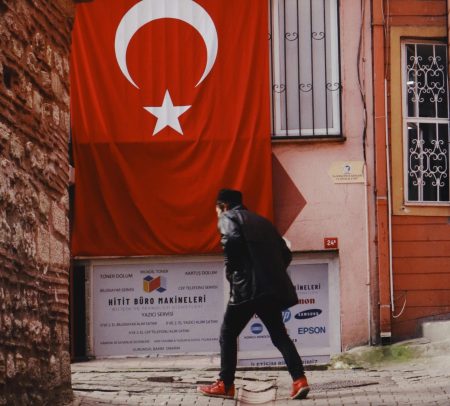 Συναγερμός στην Τουρκία: Αυξάνονται τα κριτήρια για επενδύσεις σε hedge funds – Τι σημαίνει αυτό για τους επενδυτές!