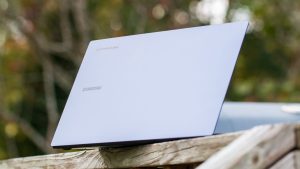 Το Samsung Galaxy Chromebook Plus είναι εξαιρετικά ελαφρύ και τροφοδοτείται από την Google AI — και τώρα έχει ΕΚΠΤΩΣΗ 150 $ στο Best Buy